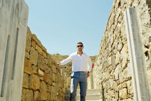 groom wedding in mykonos